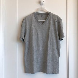 Uniqlo Men’s Supima Cotton V-Neck in Medium, Grey